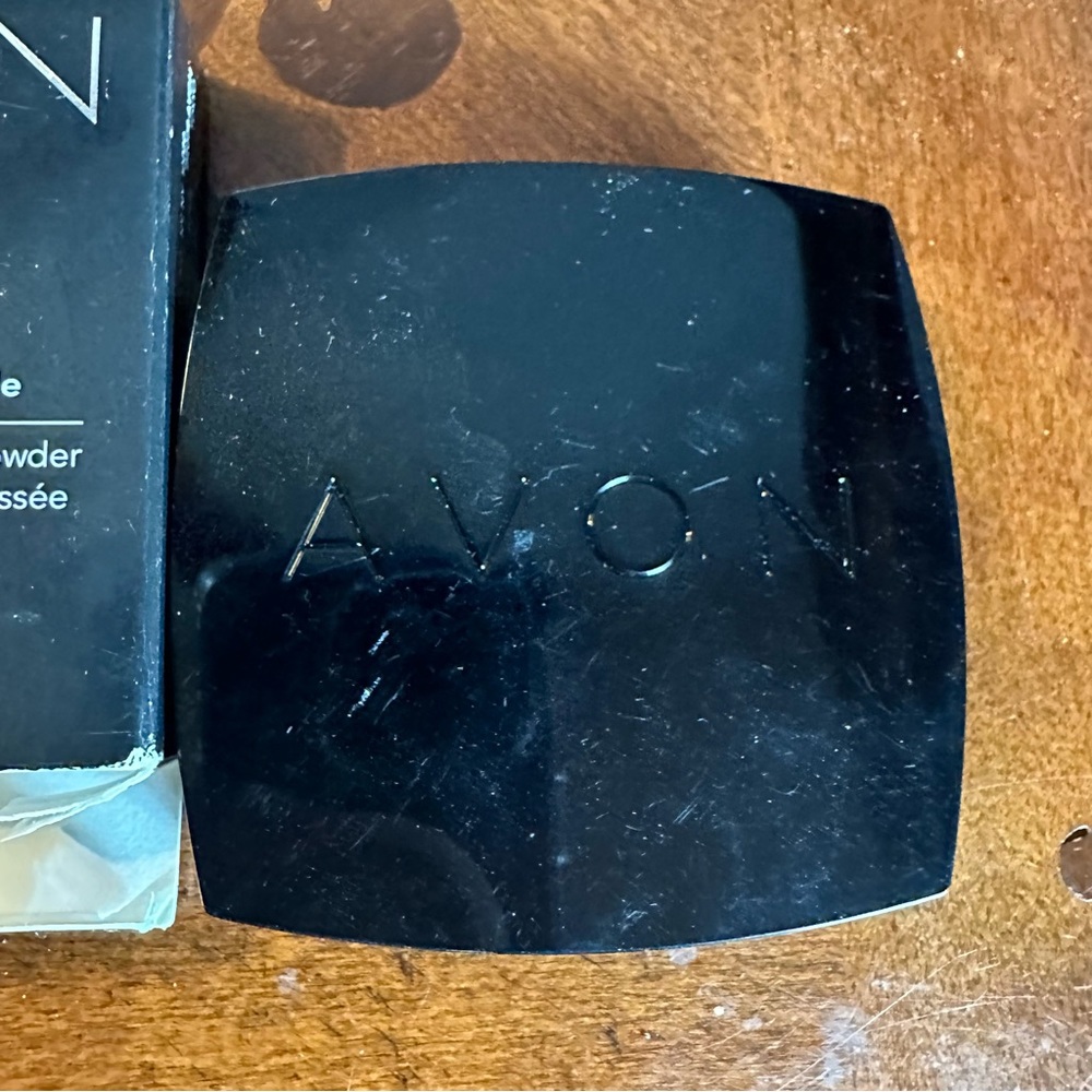 Avon Pressed Powder Tawny - Picture 3 of 6